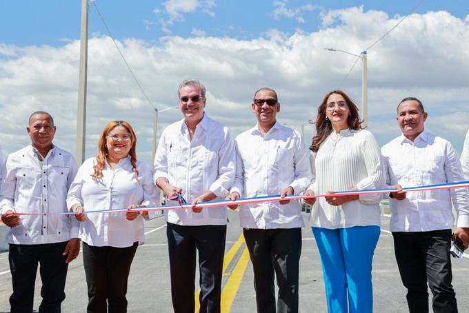 Azua estrena su avenida de circunvalaci&oacute;n