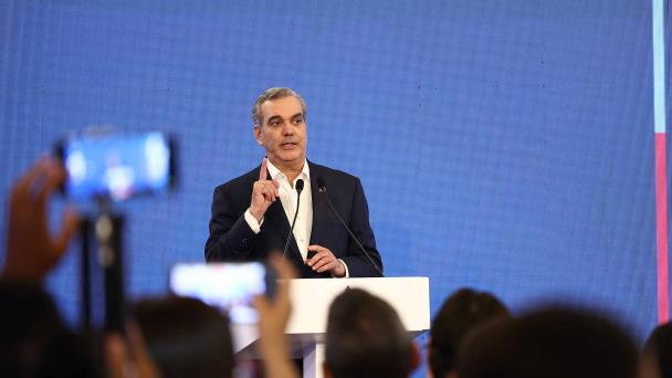 Luis Abinader realiza nueva consulta sobre turismo en su canal de WhatsApp