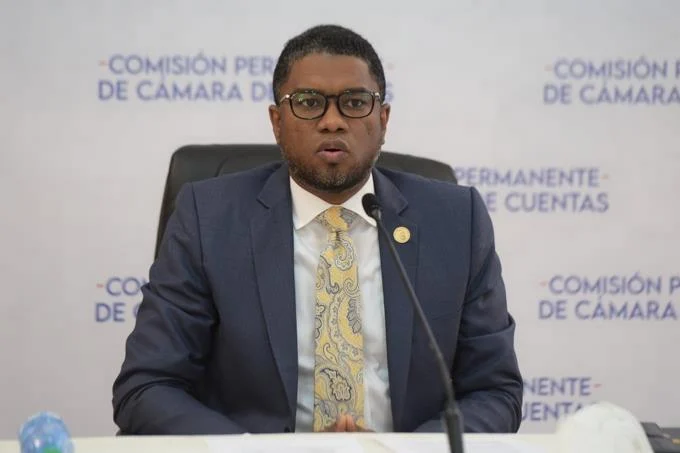 Inacif analiza los tel&eacute;fonos de abogadas se querellaron contra presidente C&aacute;mara de Cuentas