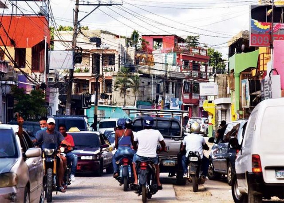 Basura, delincuencia y poca agua en Los Alcarrizos