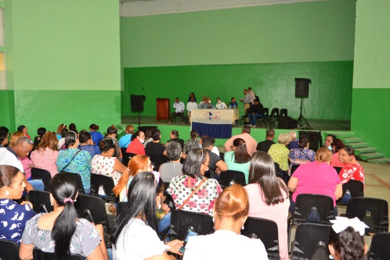ADP en Santiago denuncia Educaci&oacute;n incumple acuerdos