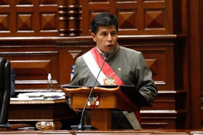 Castillo dice que "jam&aacute;s" renunciar&aacute; y pide fin de represi&oacute;n en Per&uacute;