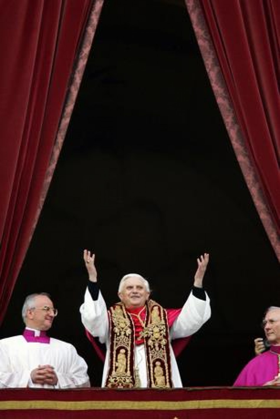 Benedicto XVI, papa ultraconservador de una iglesia marcada por los esc&aacute;ndalos