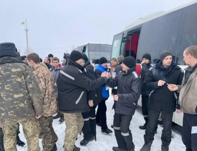 Rusia y Ucrania anunciaron un intercambio especial de casi 180 prisioneros de guerra