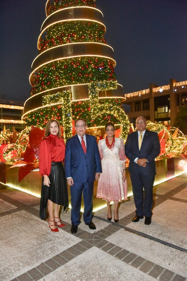 Banco Central de R.Dominicana enciende su &aacute;rbol de Navidad