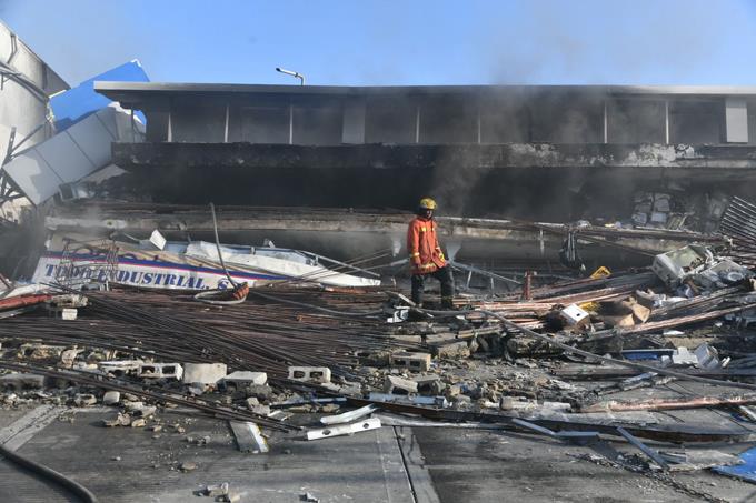 El  incendio de la  tienda de aires acondicionados est&aacute; totalmente controlado