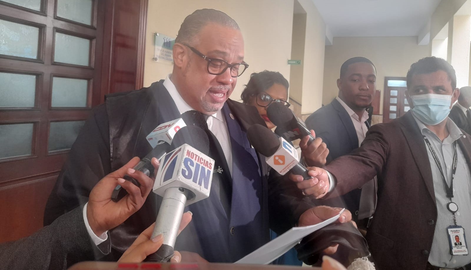 Denuncian abusos y persecusi&oacute;n del superintendente electricidad