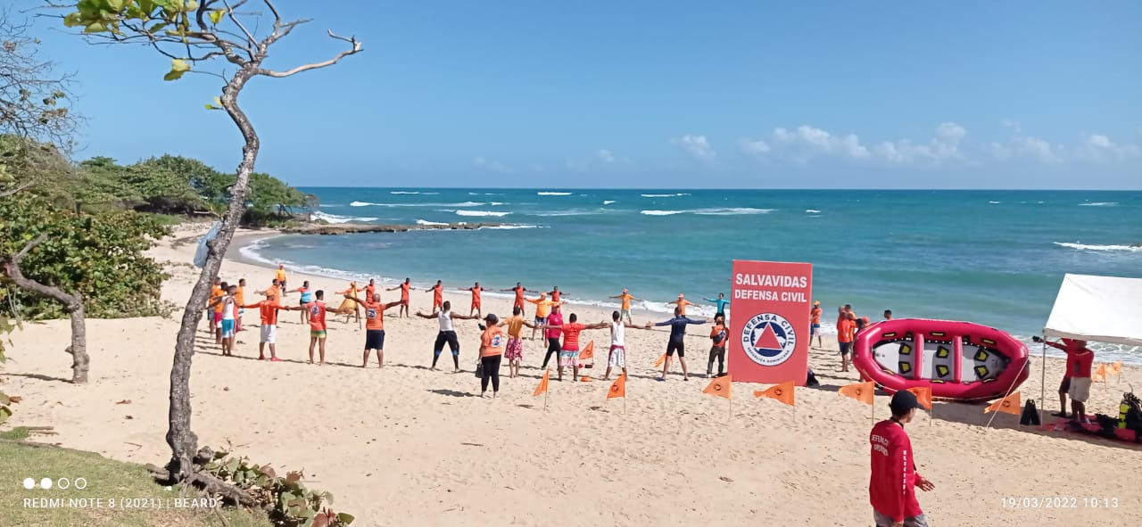 Proh&iacute;ben botellas y armas en las playas de Puerto Plata