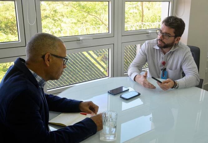 Cancelan director Reside por denunciar la crisis