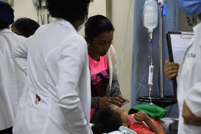 18 ni&ntilde;os con dengue en el Robert Reid