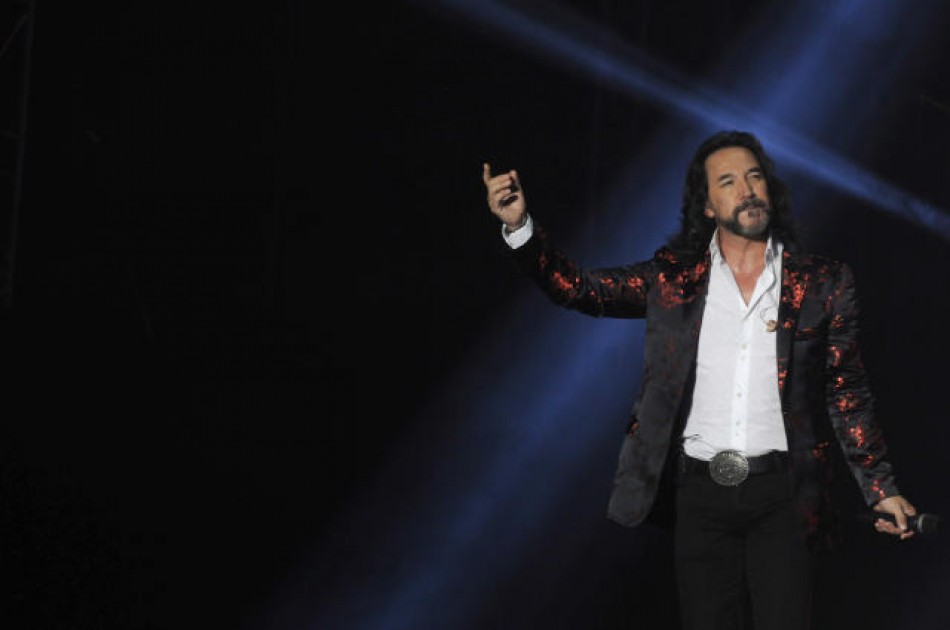 Marco Antonio Solís toca corazones y recuerdos con éxitos de música romántica