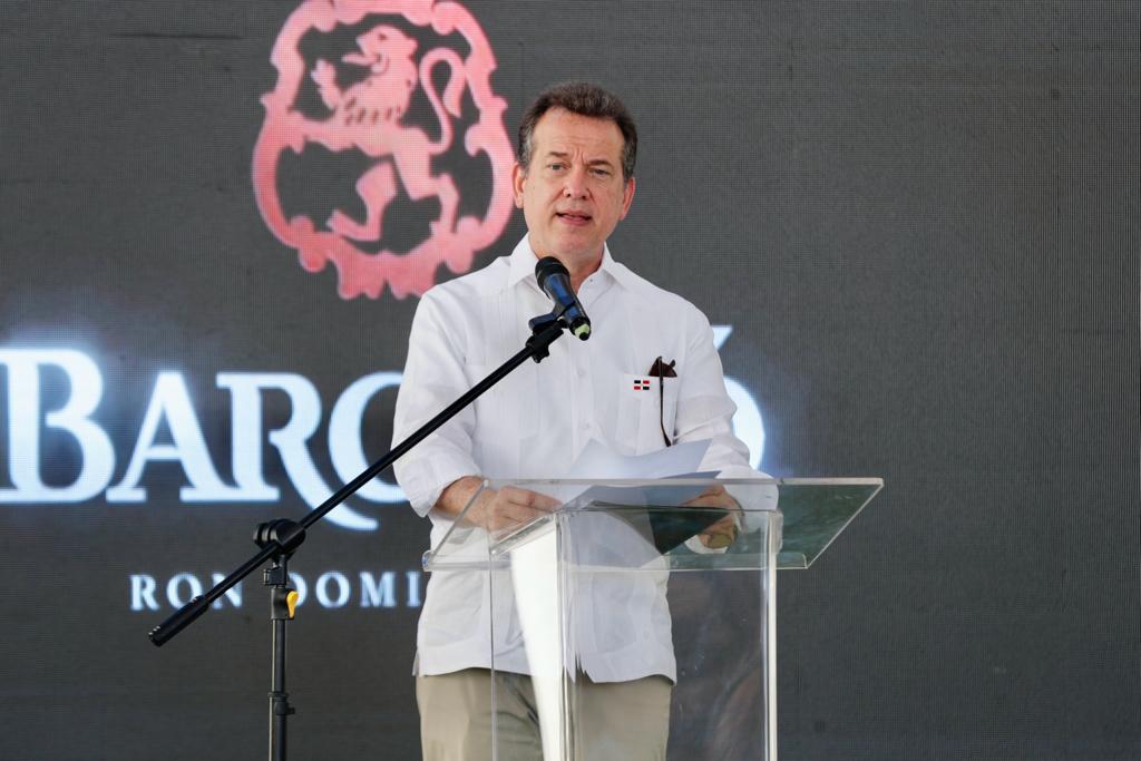  Ministro Bison&oacute; resalta clima favorable para inversi&oacute;n RD