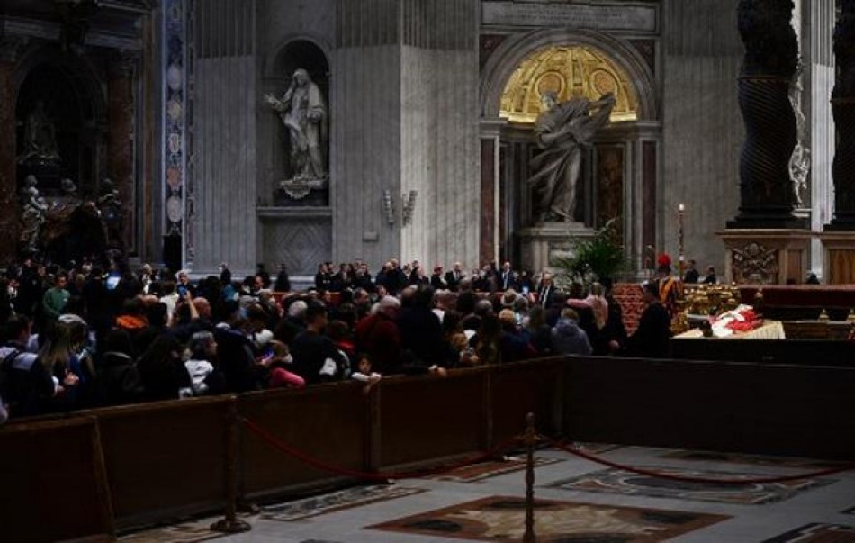 Cerca de 120 cardenales, 400 obispos y 4.000 sacerdotes celebrarán con el Papa el funeral de Benedicto XVI