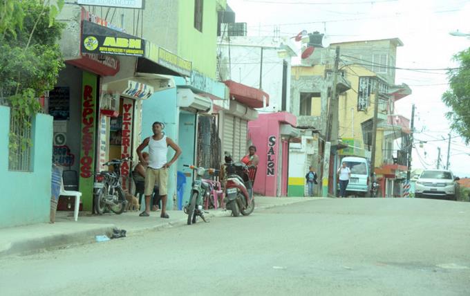 Otro sector bajo miedo: V&aacute;ndalos aterrorizan el barrio Enriquillo