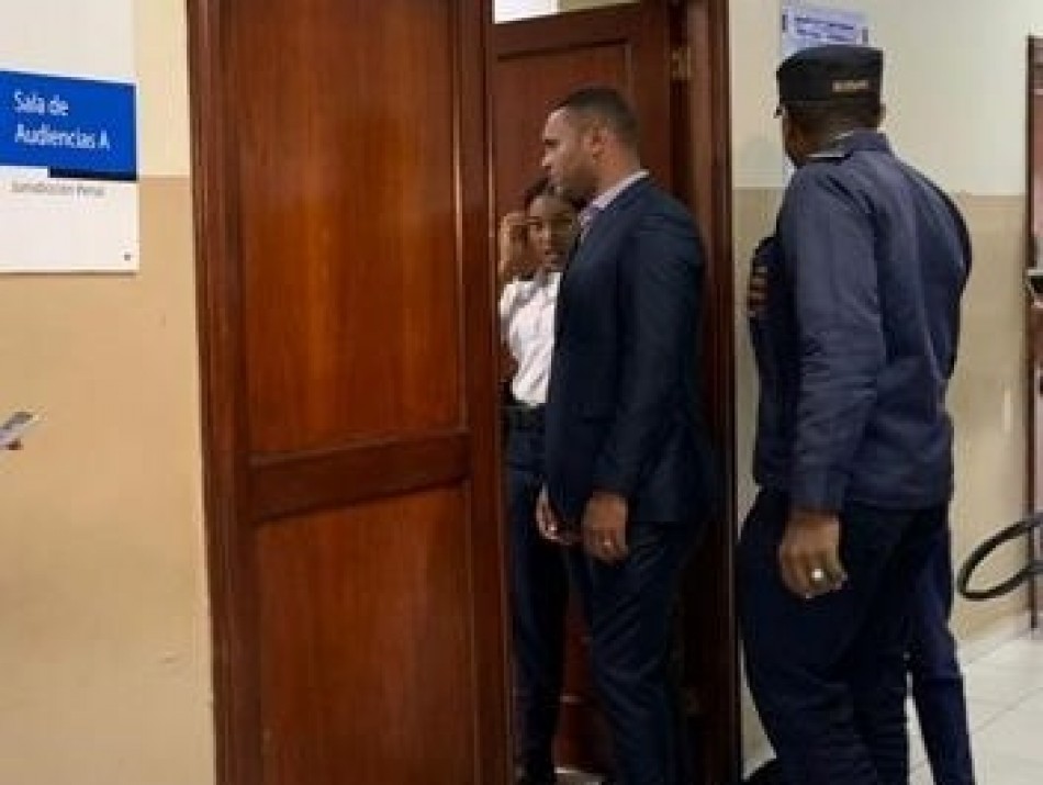 Aplazan coerción de hombre acusado de matar a su madre y herir su padre