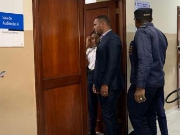 Aplazan coerci&oacute;n de hombre acusado de matar a su madre y herir su padre