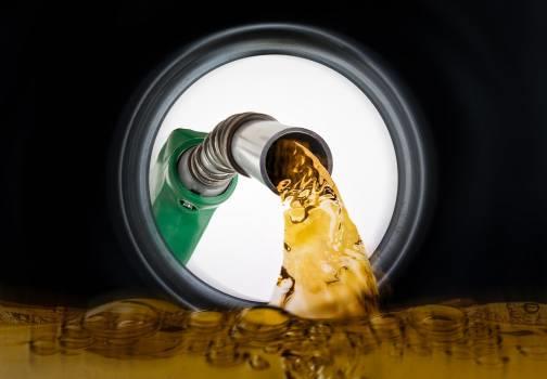Gobierno congela los precios de todos los combustibles