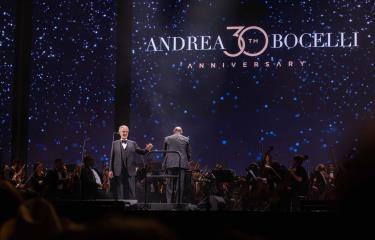 Andrea Bocelli encant&oacute; a los dominicanos con su potente voz