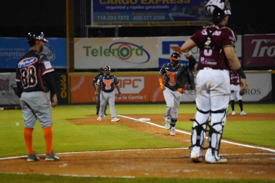 Juan Francisco conecta jonr&oacute;n 83 y los Gigantes vencen a los Toros