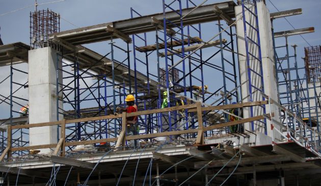 Ministerio de trabajo paraliza construcci&oacute;n 15 obras debido a inseguridad