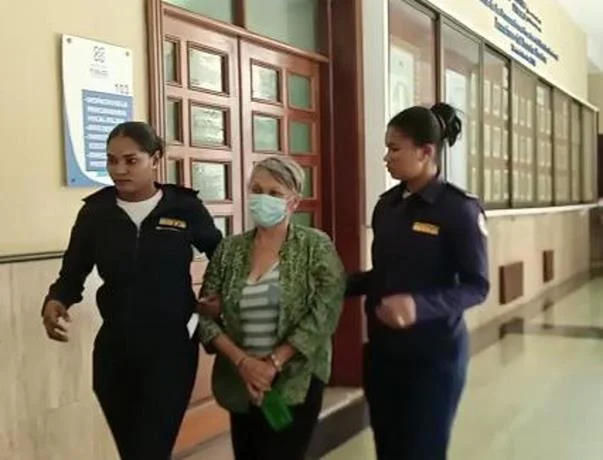 Trasladan a Mary Louise Ventura, acusada de muerte de Patricia Ascuasiati, para evaluación médica
