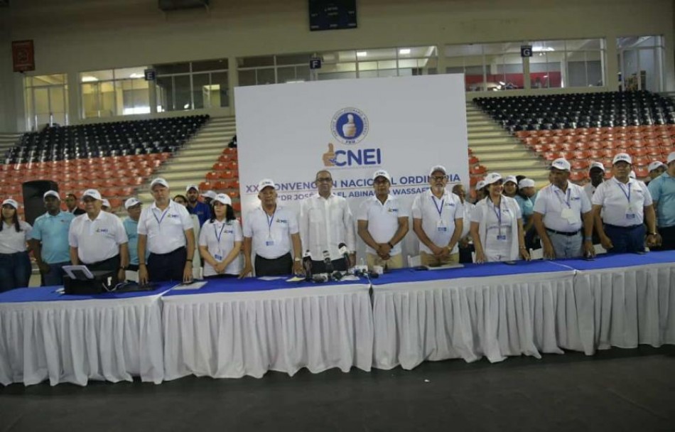 Con 98 y 100 % de los votos, Paliza y Carolina Mej&iacute;a se mantienen en la direcci&oacute;n del PRM