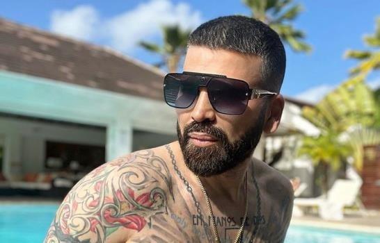 Jomari Goyso disfruta con familiares sus vacaciones en RD