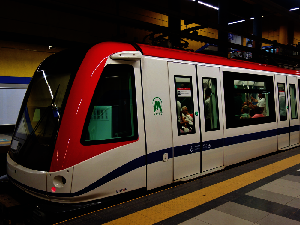 Estaci&oacute;n Trina de Moya del Metro afectada por inundaci&oacute;n