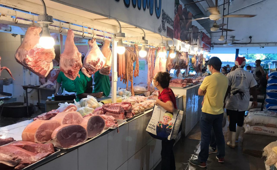 Precio del pollo preocupa a los vendedores y compradores