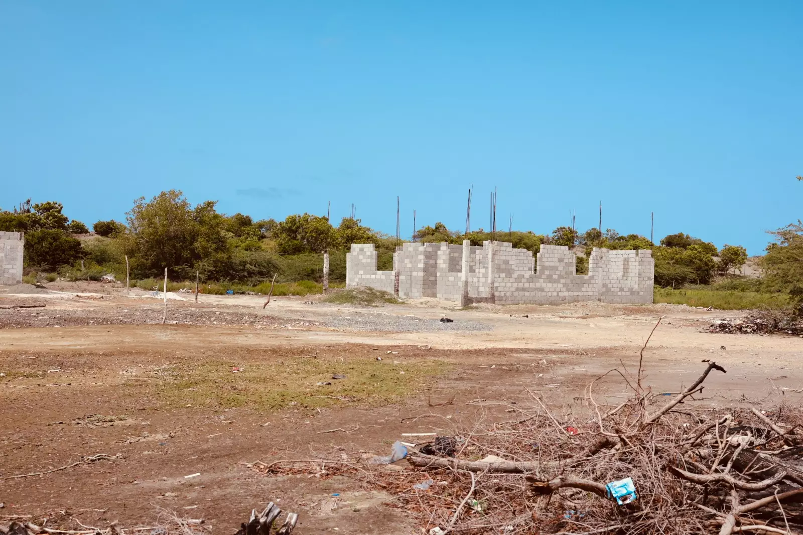 Medio Ambiente inicia operativo para desalojar ocupantes de Las Dunas de las Calderas