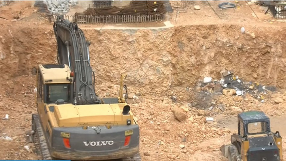Piden regular las excavaciones de obras de construcción tras otro accidente de auto