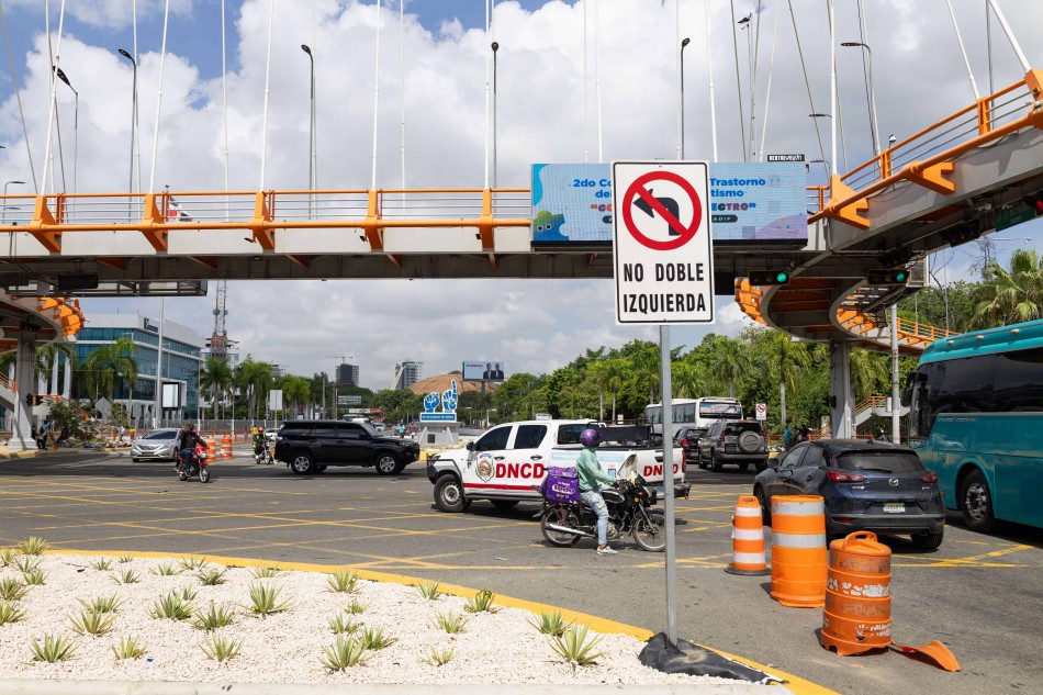 Entran vigencia prohibici&oacute;n de giro a la izquierda en avenidas