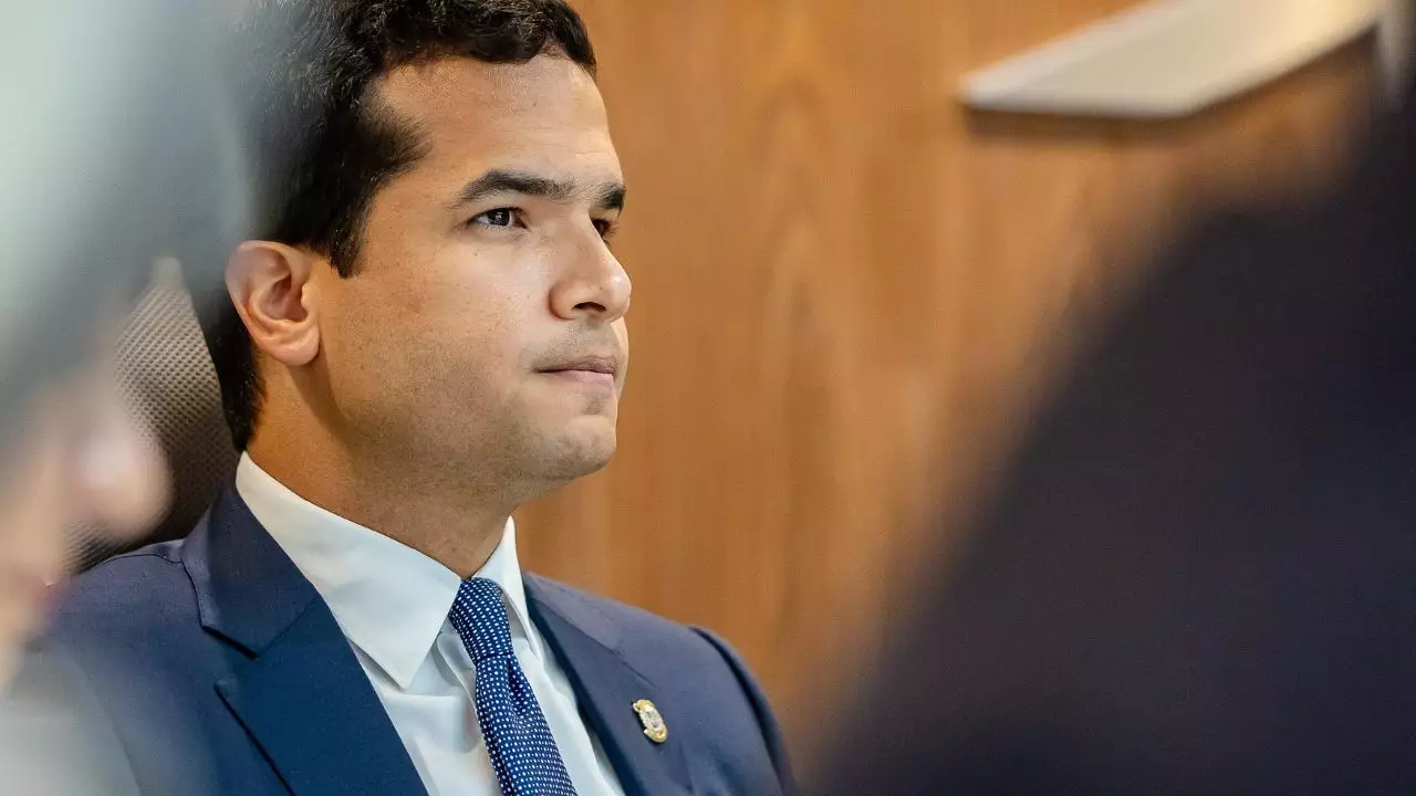 Omar Fern&aacute;ndez expresa preocupaci&oacute;n por falta de transparencia en elecciones de Venezuela