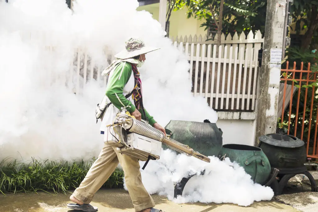 Salud P&uacute;blica fumiga zonas afacetadas por malaria y dengue