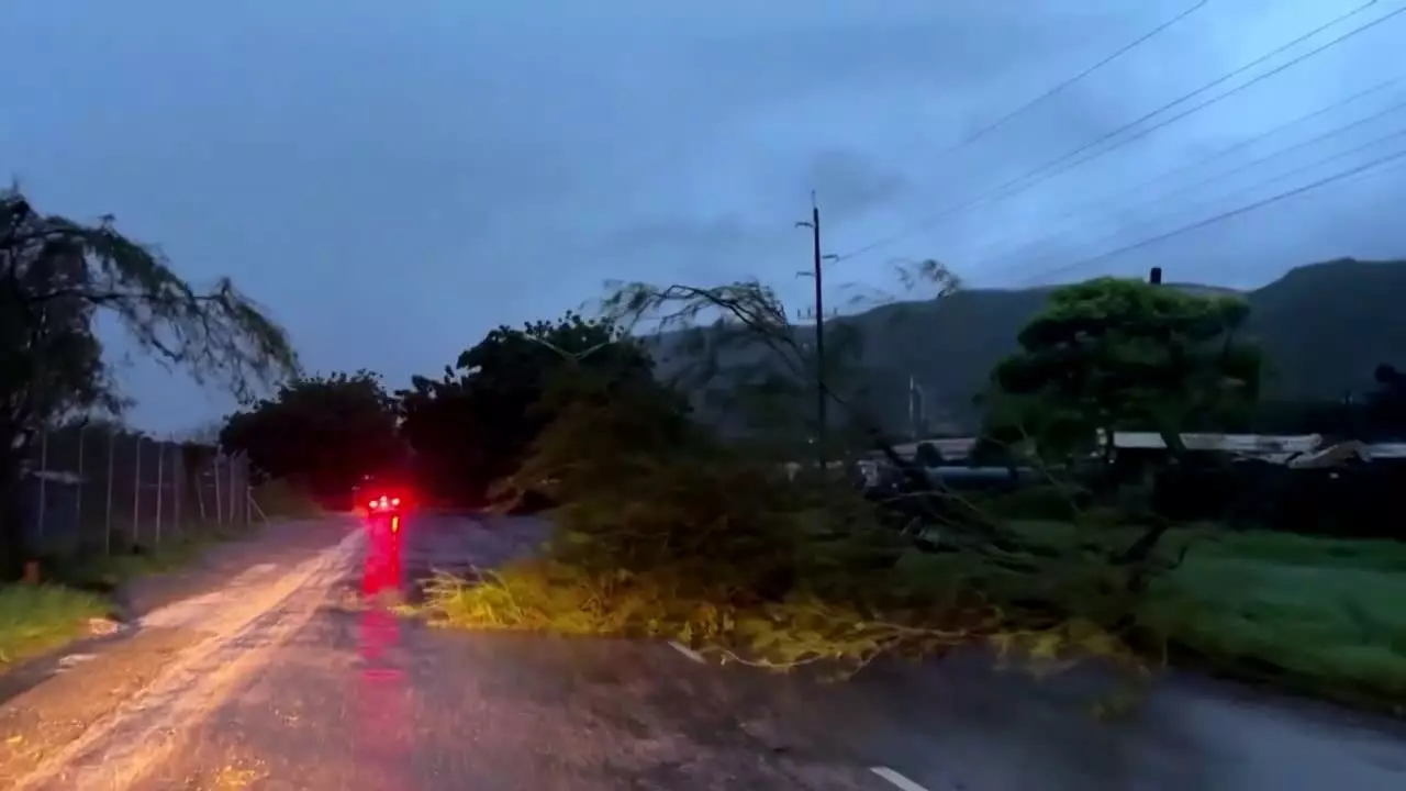 M&aacute;s de 400,000 jamaiquinos est&aacute;n sin luz por el impacto del hurac&aacute;n Beryl