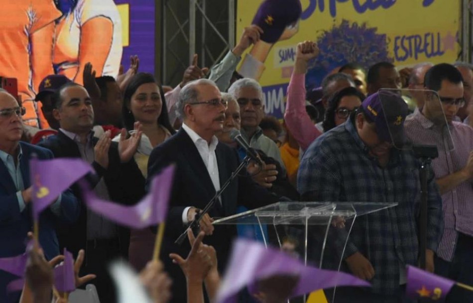 Danilo Medina pide al Gobierno no hacer retroceder al país a 20 años atrás