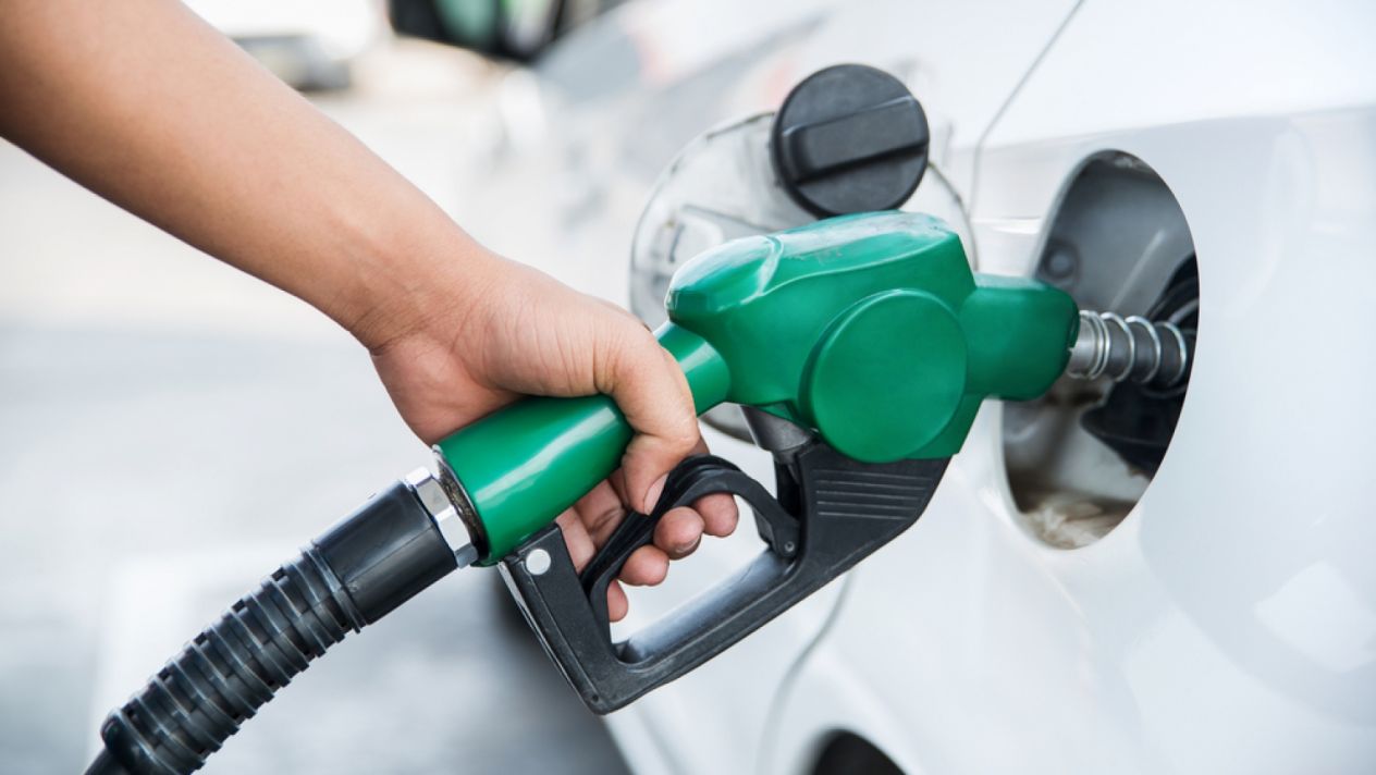El Gobierno mantiene la rebaja de dos pesos a los precios de los combustibles 