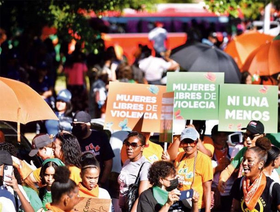 Decenas reclaman se elimine la violencia en contra de la mujer