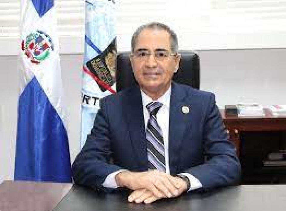 El director de pasaporte esta cancelando a los empleados que no apoyen a sus candidato 