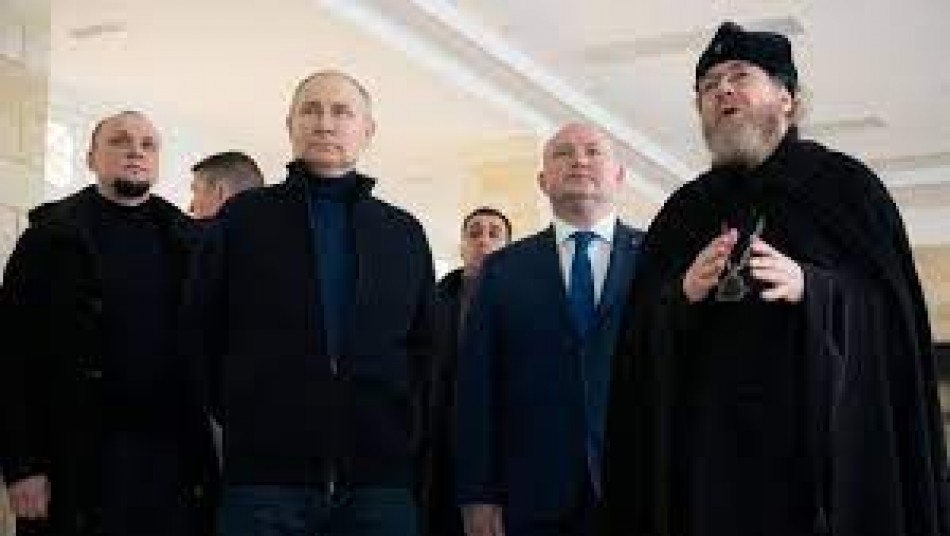 Putin asiste a Crimea tras una orden de arresto en su contra