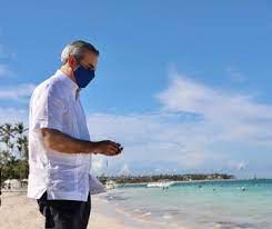 Abinader plantea unir esfuerzos para combatir el sargazo en las costas del Caribe