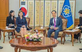 Vicepresidenta y primer ministro coreano explica sobre el tratado de libre comercio entre naciones
