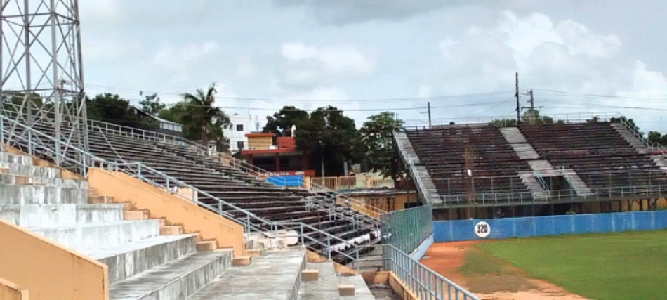 Estadio municipal de San Crist&oacute;bal en precarias condiciones