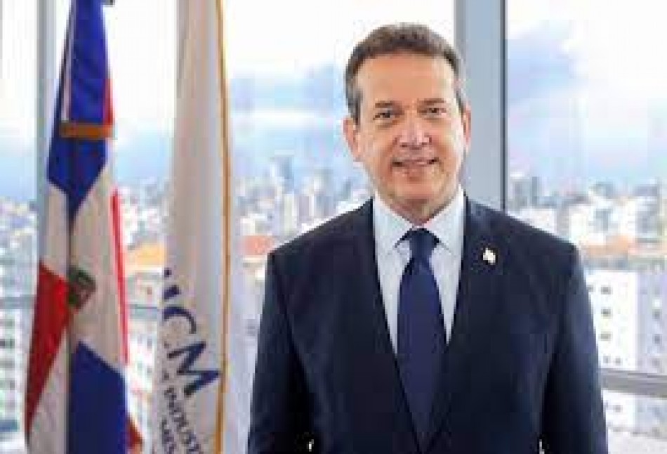 Ministro Ito Bison&oacute;  y Eduardo Sanz Lovat&oacute;n director de aduanas firman un Acuerdo Interoperabilidad.