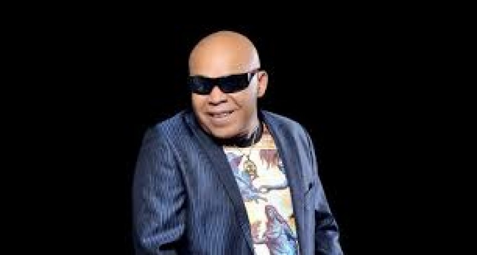 Bachatero Teodoro Reyes sufre accidente