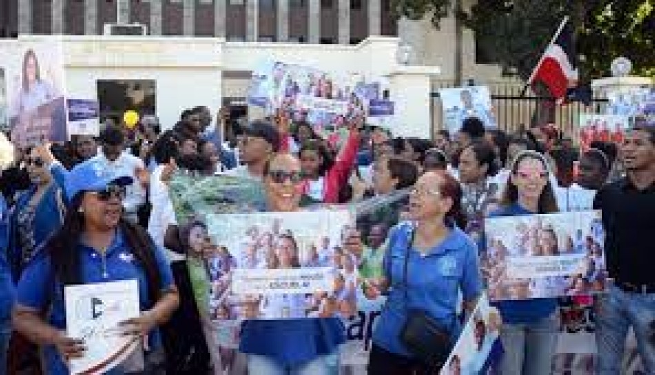 Docentes claman a MINERD reposici&oacute;n programa ingl&eacute;s