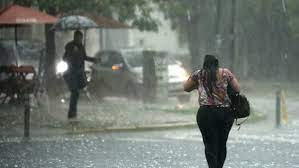 Aguaceros con tronadas y r&aacute;fagas de viento por vaguada; 16 provincias en alerta
