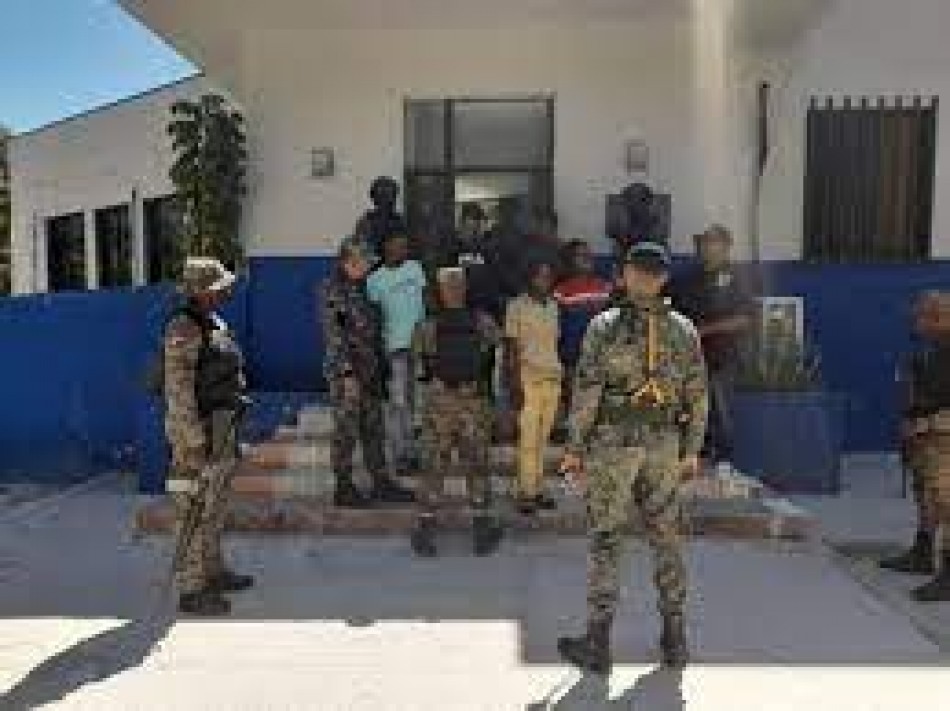 Banda haitiana busca refugio en el país