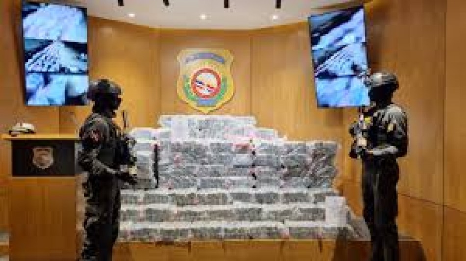DNCD incauta tres paquetes de presumible coca&iacute;na en el AILA