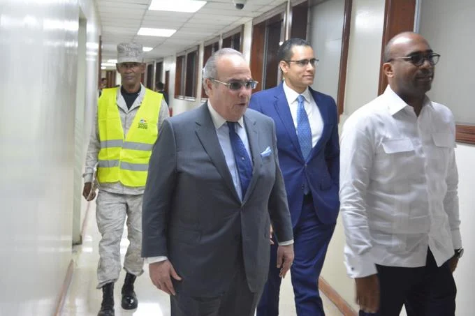 PLD y Fuerza del Pueblo acusan al PRM de comenzar campa&ntilde;a a destiempo por reelecci&oacute;n de Abinader